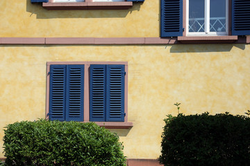 Hausfassade mit mediterraner Wandgestaltung