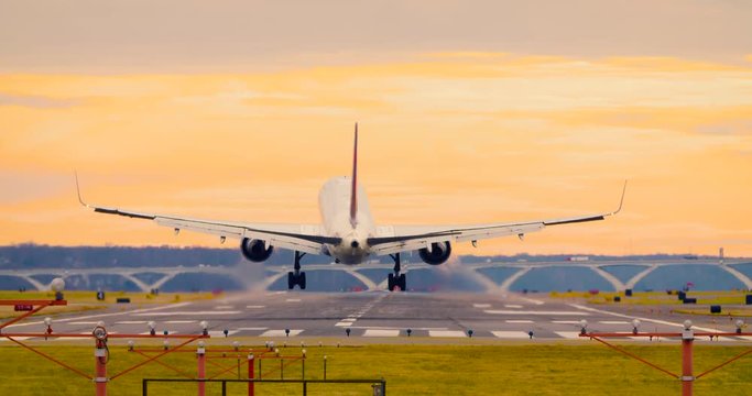 Airplane Landing at Reagan National Airport Washington DC D.C. 24P version 20190107