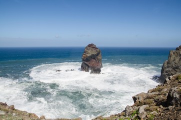 Einsam in der Brandung vor Madeira