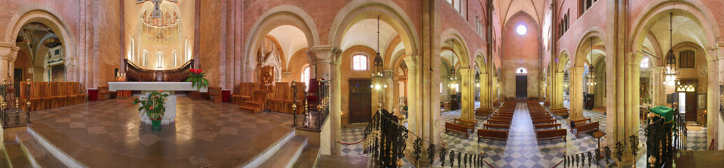 Fototapeta na wymiar Fidenza, interno del duomo di San Donnino a 360°