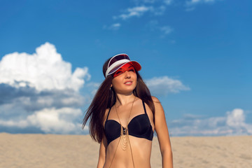 Walk with a brunette on the hot sand