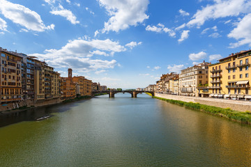 Fototapeta na wymiar City View at the Arno river in Florence