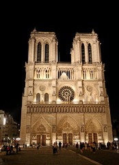 Fototapeta na wymiar Notre Dame de Paris cathedral with some tourists