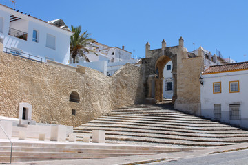 Maurisches Stadttor in Andalusien