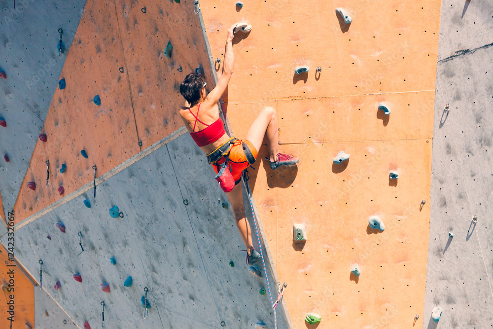 Sticker The climber trains on an artificial relief.