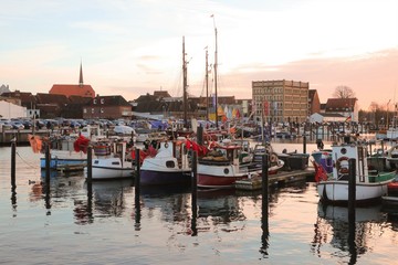 malerische Fischer Boote im schönen Hafen von Eckernförde