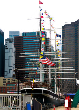 South Street Seaport and Pier 17 in Lower Manhattan. The area includes modern tourist malls featuring food, shopping and nightlife, with a view of the Brooklyn Bridge.