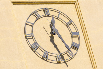Fototapeta na wymiar Classic watch on the tower of a building, California