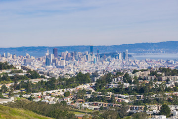 Naklejka premium Widok na centrum San Francisco z Mt Davidson w Kalifornii