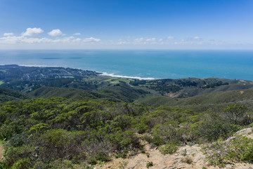 Fototapeta na wymiar View towards Montara from the trail to the summit of Montara mountain, California