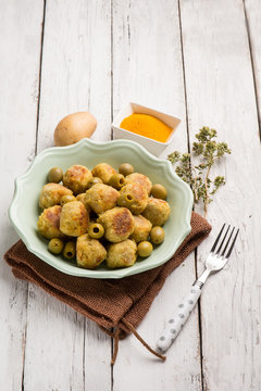 vegetarian meatballs with potatoes tumeric and green olives
