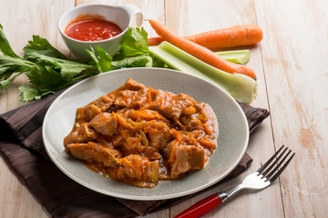 meat stew with tomatoes carrots and leeks