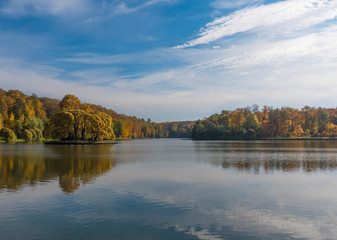 Fototapeta na wymiar Autumn foliage with water reflection natural landscape