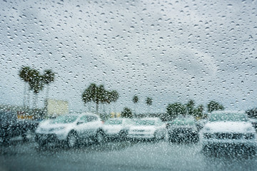 Drops of rain on the window  parked cars in the background  shallow depth of field © Sundry Photography