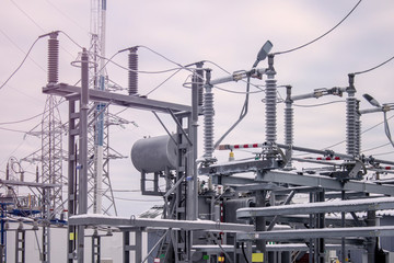 Electricity distribution, voltage power plants