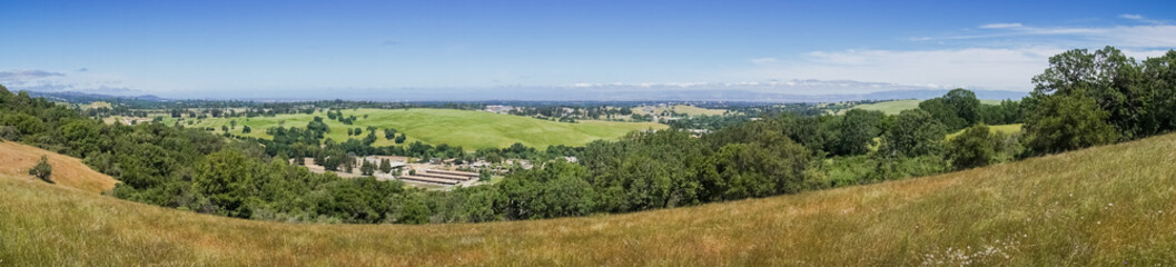 Fototapeta na wymiar View towards the shoreline of San Francisco bay from the Peninsula Hills, California