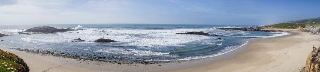 Fototapeta na wymiar Panoramic view of Pescadero State Beach, Pacific Ocean Coastline, California