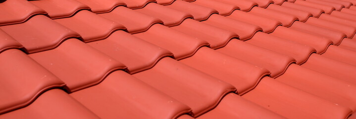 Dachdecker super Ziegel Arbeiten: Dachdecken mit rotem Dachziegel Baumaterial Baustoffen auf dem...