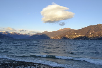 Fototapeta na wymiar Lago di Como al tramonto