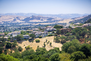 Fototapeta na wymiar Houses on the hills of south San Francisco bay, Almaden Valley, California