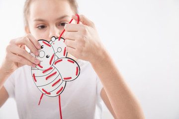  Integracja sensoryczna. Ćwiczenia na sprawność ruchową dłoni i palców. © doroguzenda