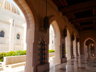 Fototapeta na wymiar outside scene of the Sultan Qaboos Grand Mosque, arab architechture masterpiece, Oman, Middle East