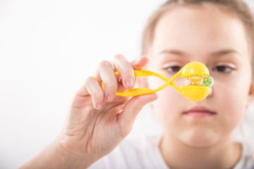 Integracja sensoryczna. Ćwiczenia na sprawność ruchową dłoni i palców.  © doroguzenda