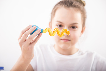 Integracja sensoryczna. Ćwiczenia na sprawność ruchową dłoni i palców.  © doroguzenda