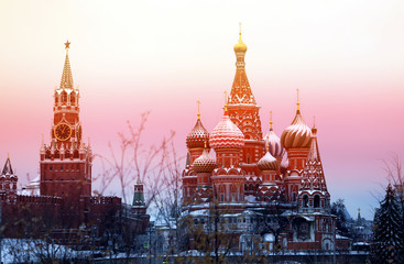 Fototapeta premium St Basils Cathedral on red square in Moscow color