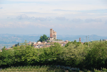 Fototapeta na wymiar Serralunga d'Alba and his Castle, Piedmont - Italy