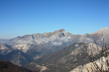 spectacular portrait of the tops of the mountains. the atmosphere is serene and wild