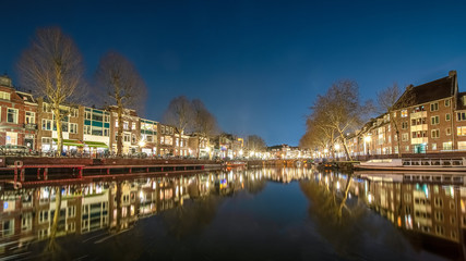 Obraz premium Canals in the city of Utrecht by night