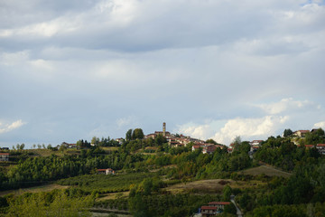 Fototapeta na wymiar Hill of the Langhe with Serravalle d'Alba