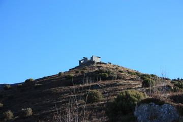 Naklejka premium spectacular portrait of the tops of the mountains. the atmosphere is serene and wild