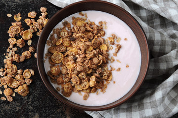 Healthy breakfast bowl with yogurt and granola.