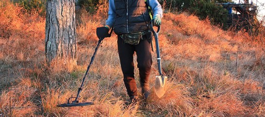 looking for lost treasures with the metal detector