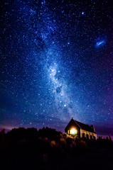 Naklejka premium Night sky over Good Shepherd's Chapel, Lake Tekapo, New Zealand