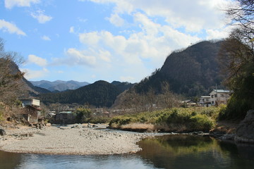 Naklejka premium 根なし山・御岳山と鏑川