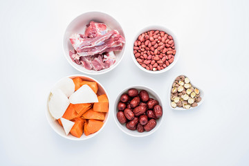 Preparation of soup ingredients / Guangdong soup soup