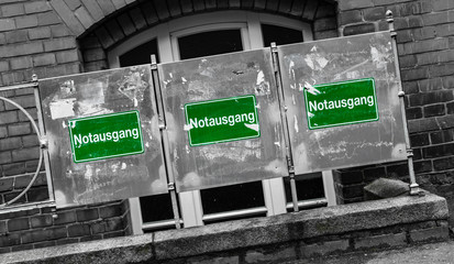 Obraz premium Notausgangsschilder
