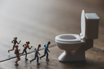トイレに駆け込むミニチュア