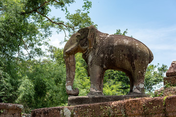 Fototapeta na wymiar Elephant statue at corner of East Mebon