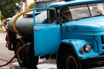 Wasser Tankwagen in blau in Havanna