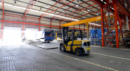 Trade and warehouse for steel in industry company // Logistikhalle im Stahlhandel