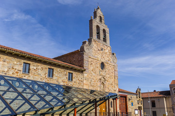 Fototapeta na wymiar Glass roof and San Francisco church in Astorga, Spain