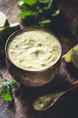 Sauce Yaourt et Avocat pour Salade