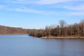 Fototapeta premium A beautiful late autumn day at the lake in the park.