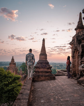 Couple Bagan Myanmar Watching Sunrise Old Historical Temple Pagoda Myanmar Bagan Sunset