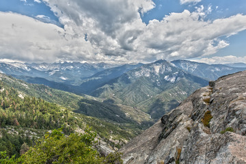 Fototapeta premium View from Moro Rock in Sequoia National Park over the Sierra Nevada