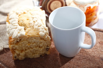 Kawa i ciasto. Maślane ciasto drożdżowe